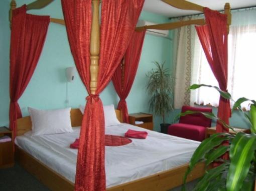 Family Hotel Natalis Hisarya Bagian luar foto